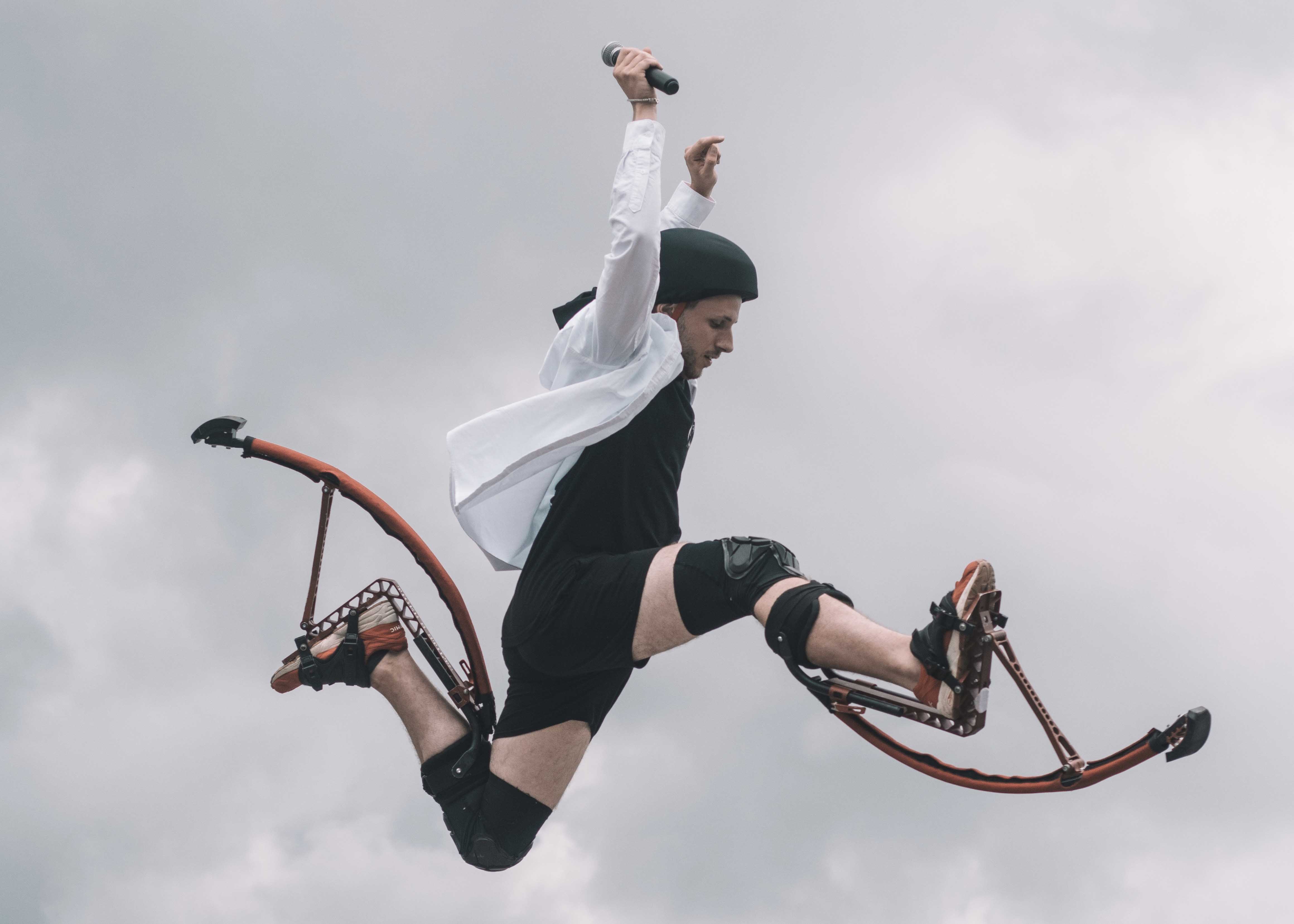 ENFANTS SAUVAGES - acrobatic show